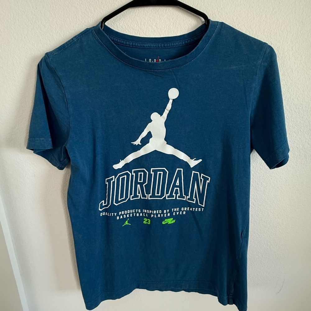 Jordan Blue Graphic T-Shirt youth large